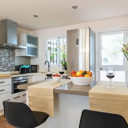 Apartamento Casa 3 Plantas Con Patio Y Solárium Privados *