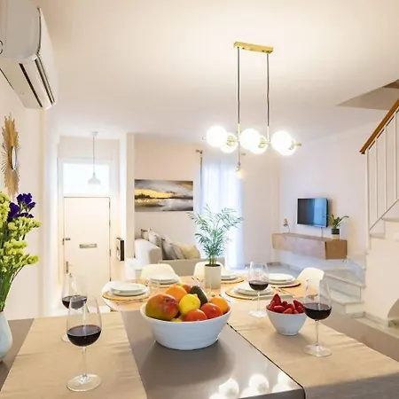 Alpehytte Casa 3 Plantas Con Patio Y Solarium Privados *