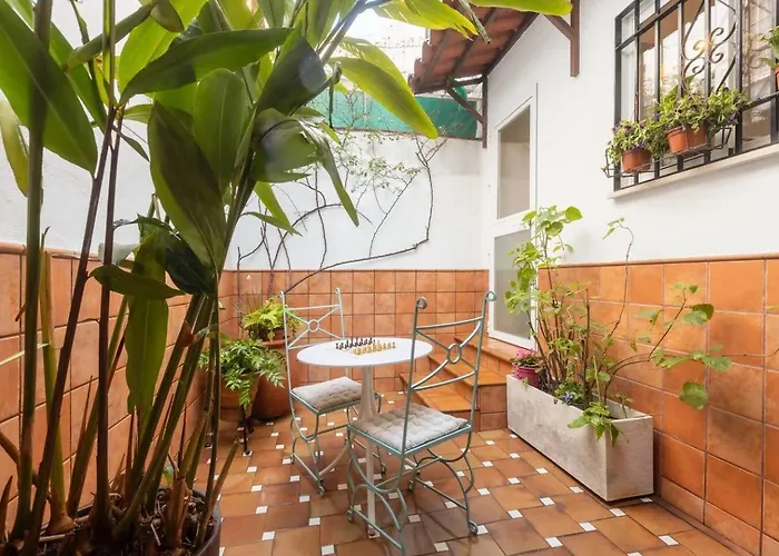 Casa 3 Plantas Con Patio Y Solárium Privados * Córdoba
