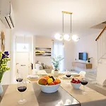Apartament Casa 3 Plantas Con Patio Y Solarium Privados *