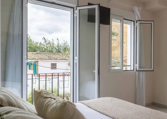 Casa 3 Plantas Con Patio Y Solarium Privados * Córdoba