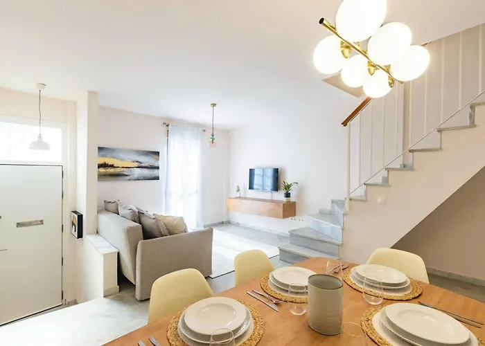 Casa 3 Plantas Con Patio Y Solarium Privados Córdoba